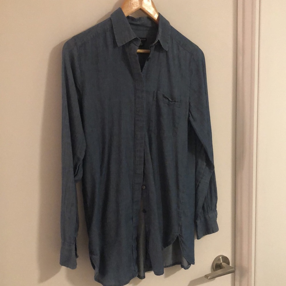 🔥3/$18🔥 EUC Ann Taylor Chambray Shirt